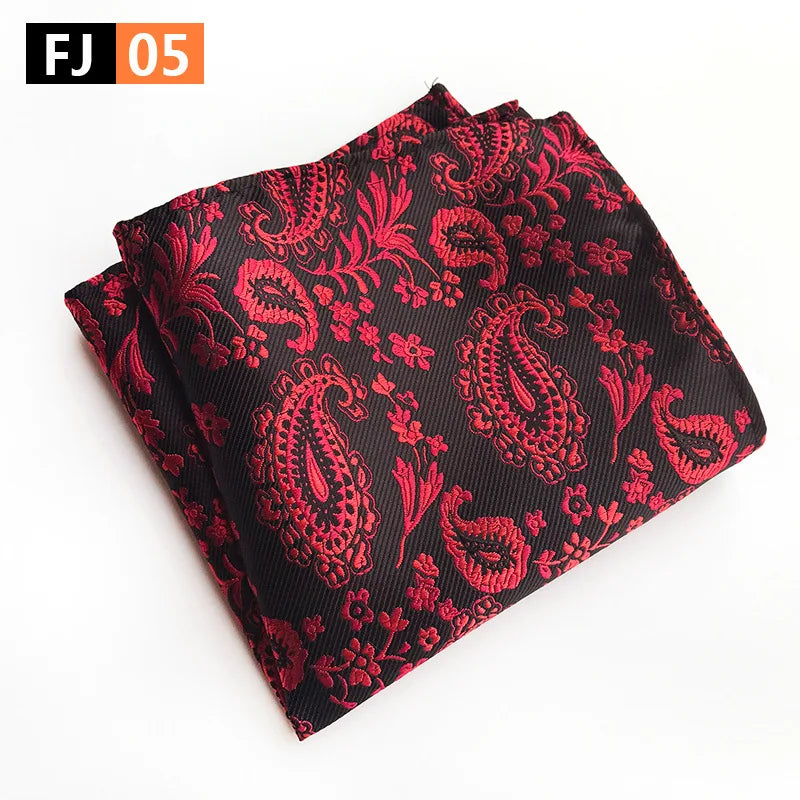 Pochette costard motif cachemire brodé rouge noir