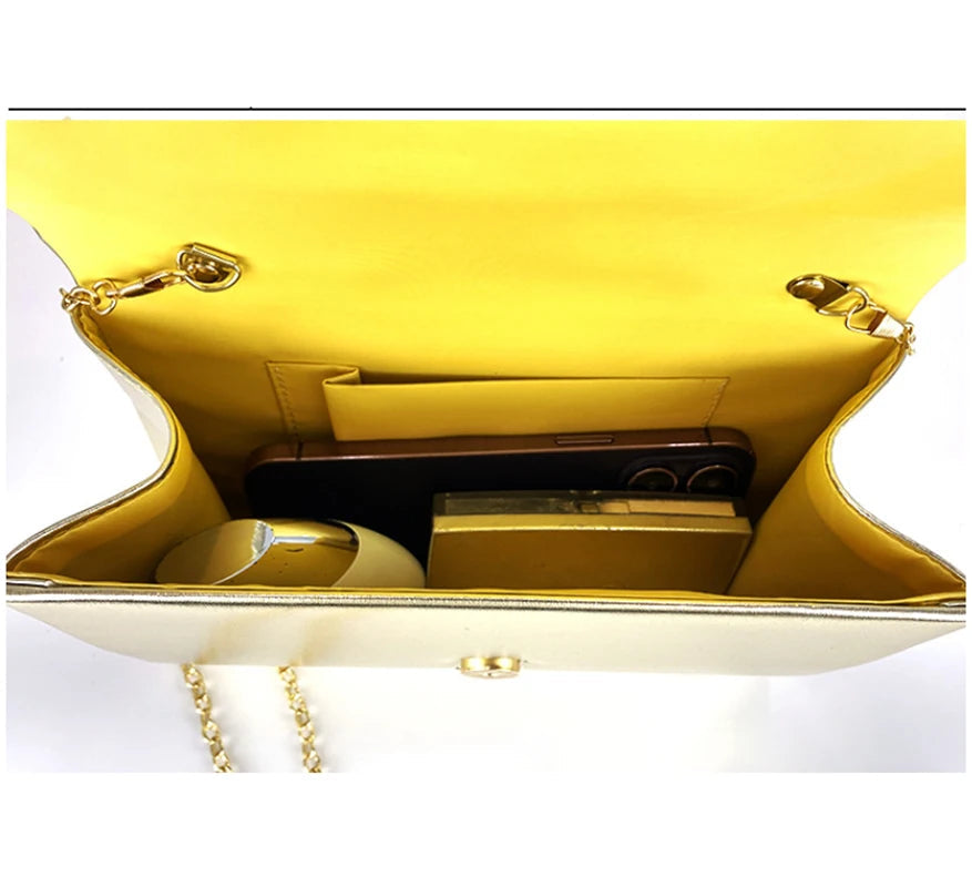 Pochette doré ouverte visuel contenu