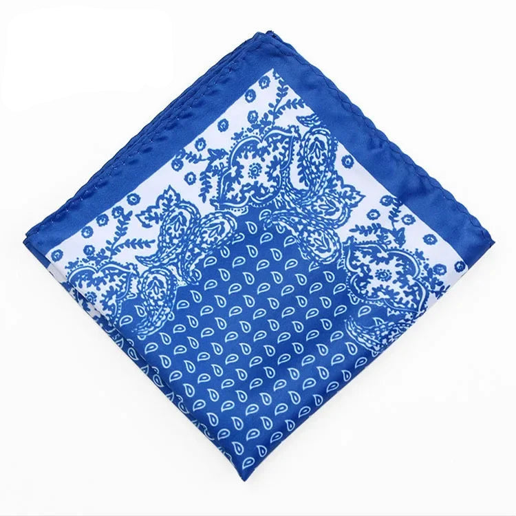 Costume homme pochette fond bleu cobalt motif cachemire blanc