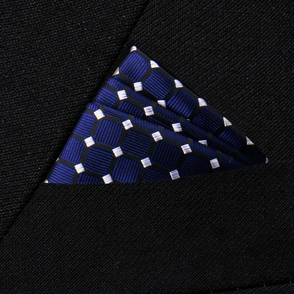 Costume pochette bleu nuit et mini carreaux blancs quadrille noir