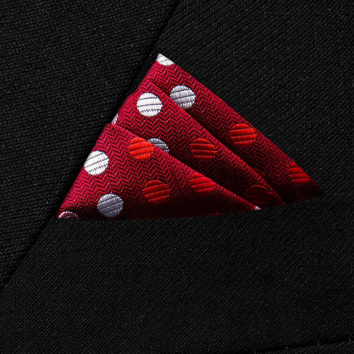 Costume pochette fond chevrons rouge carmin et  pois blancs et rouge vermillon  de cadmium