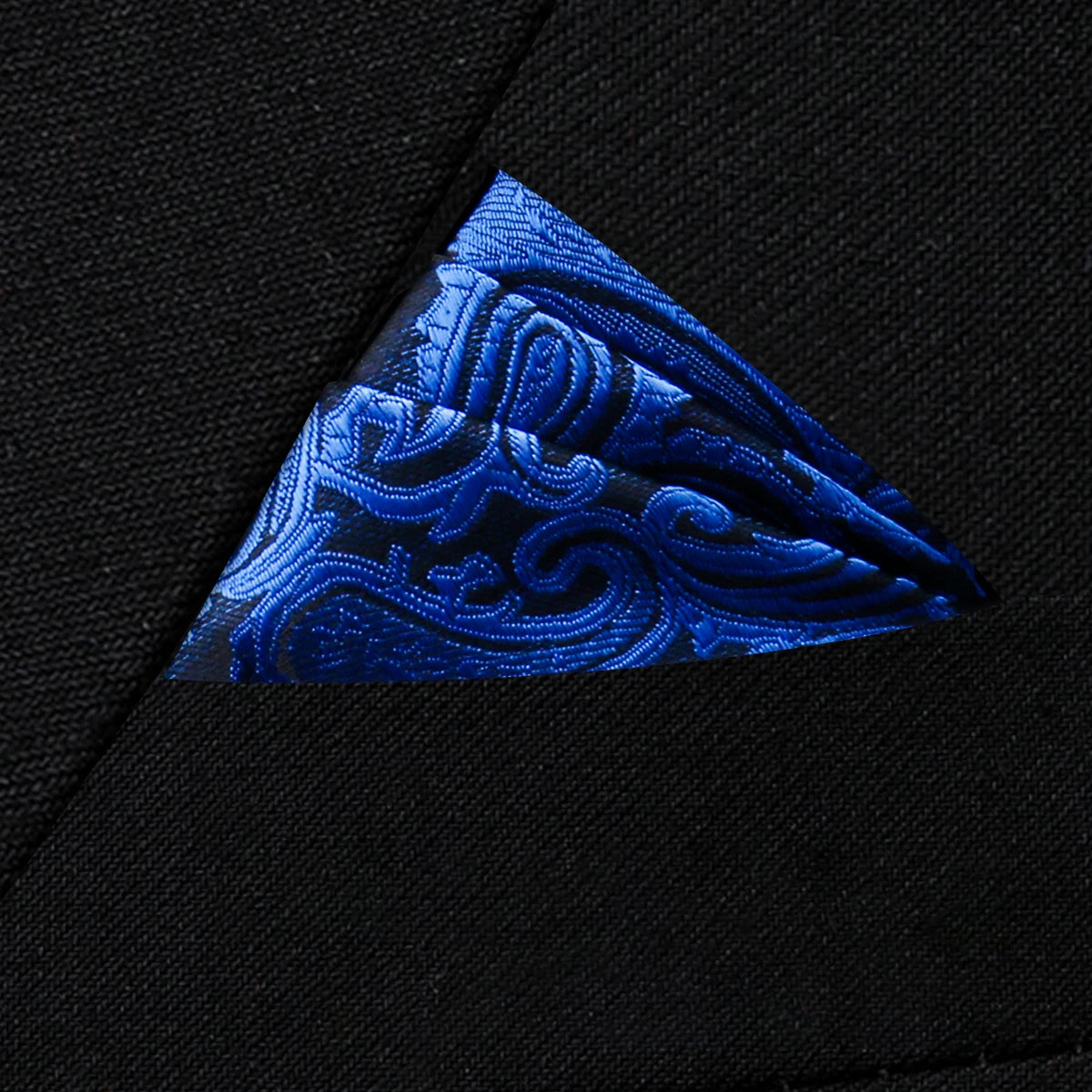 Costume pochette fond noir cachemire bleu vif electrique