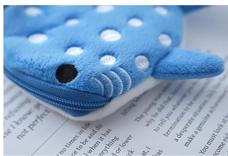 Petite pochette Requin baleine visuel  bleue detail 