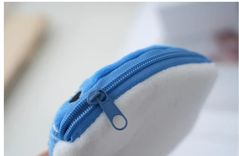 Petite pochette Requin baleine visuel  bleue detail fermeture eclair 