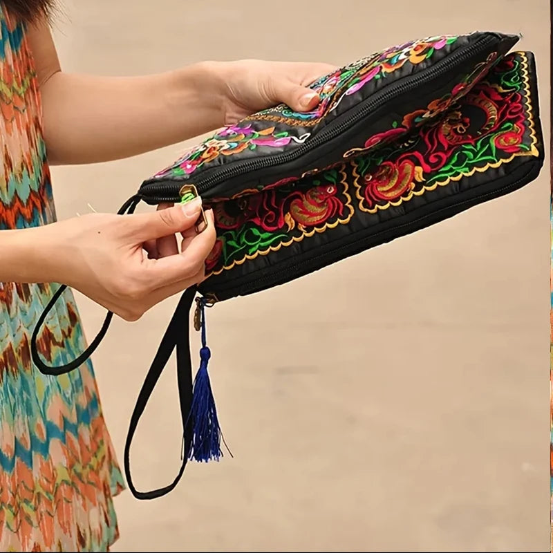 Pochette Brodée motif floral pivoine fermeture zippée