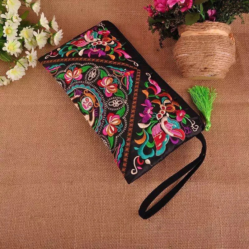 Pochette avec Broderie motif floral pensées fermeture zippée avec pompon