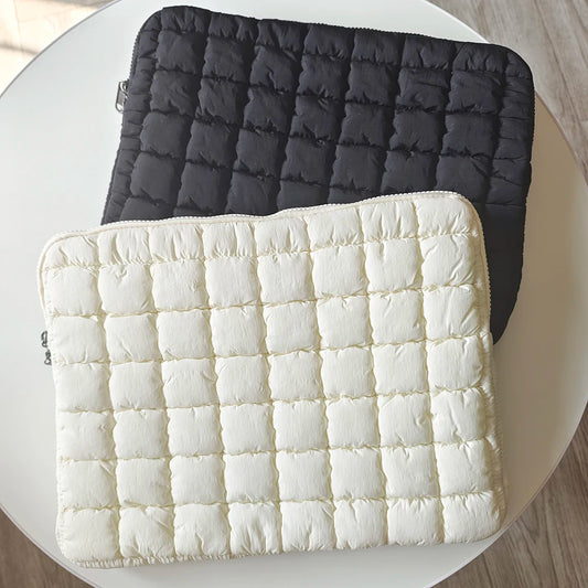 Pochette MacBook coloris noir ou blanc 