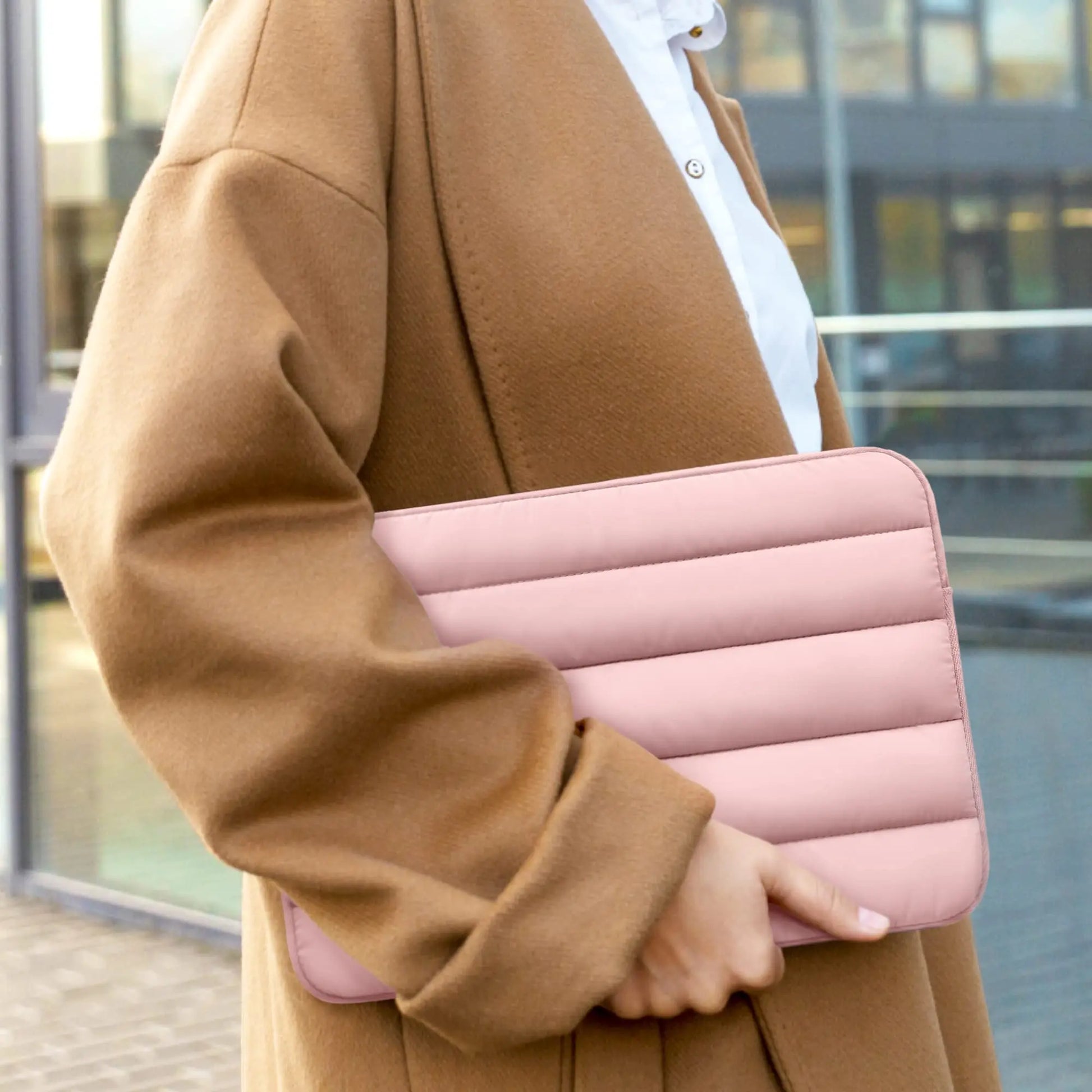 Pochette Macbook air 13 porté