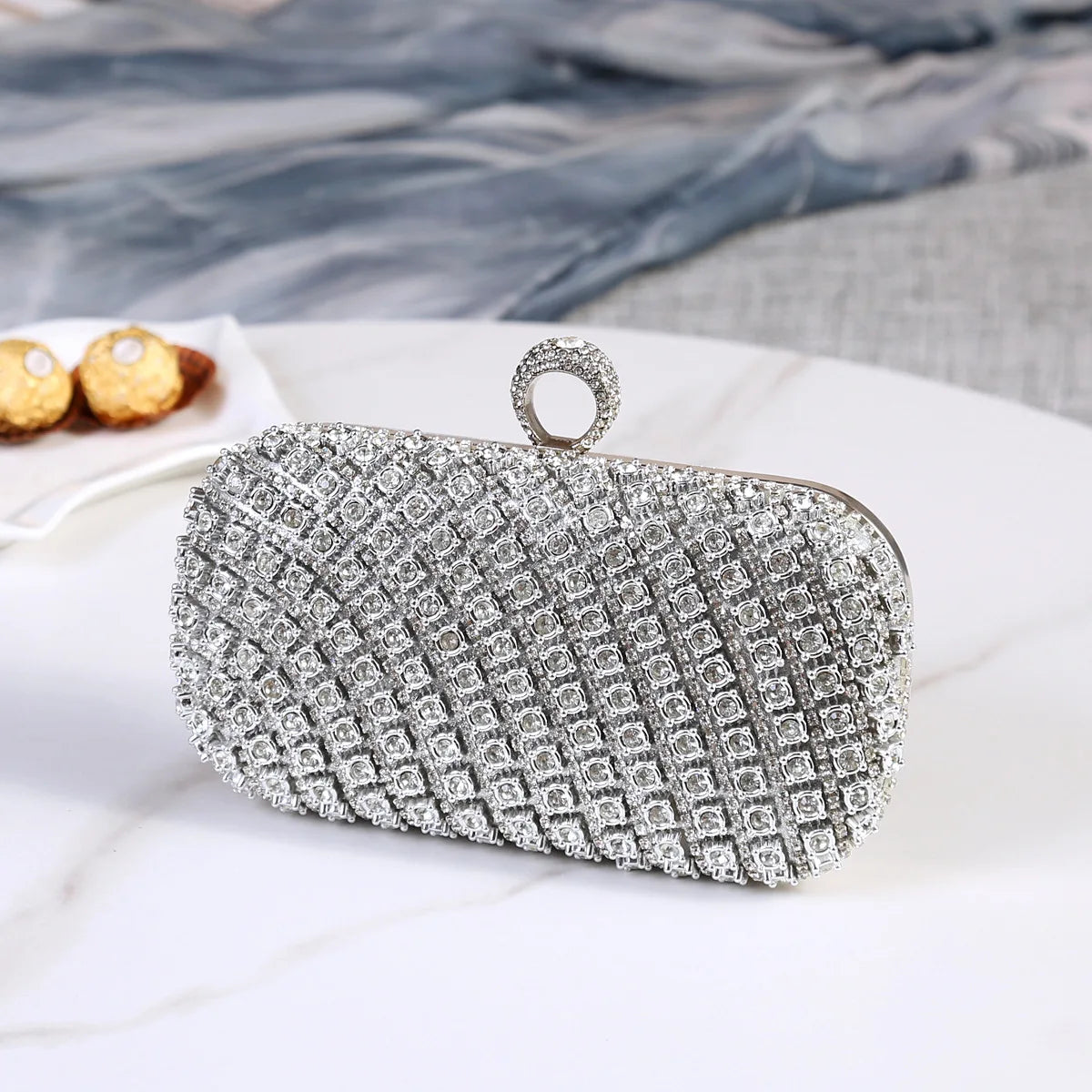 Pochette argentée Diamant  et strass 