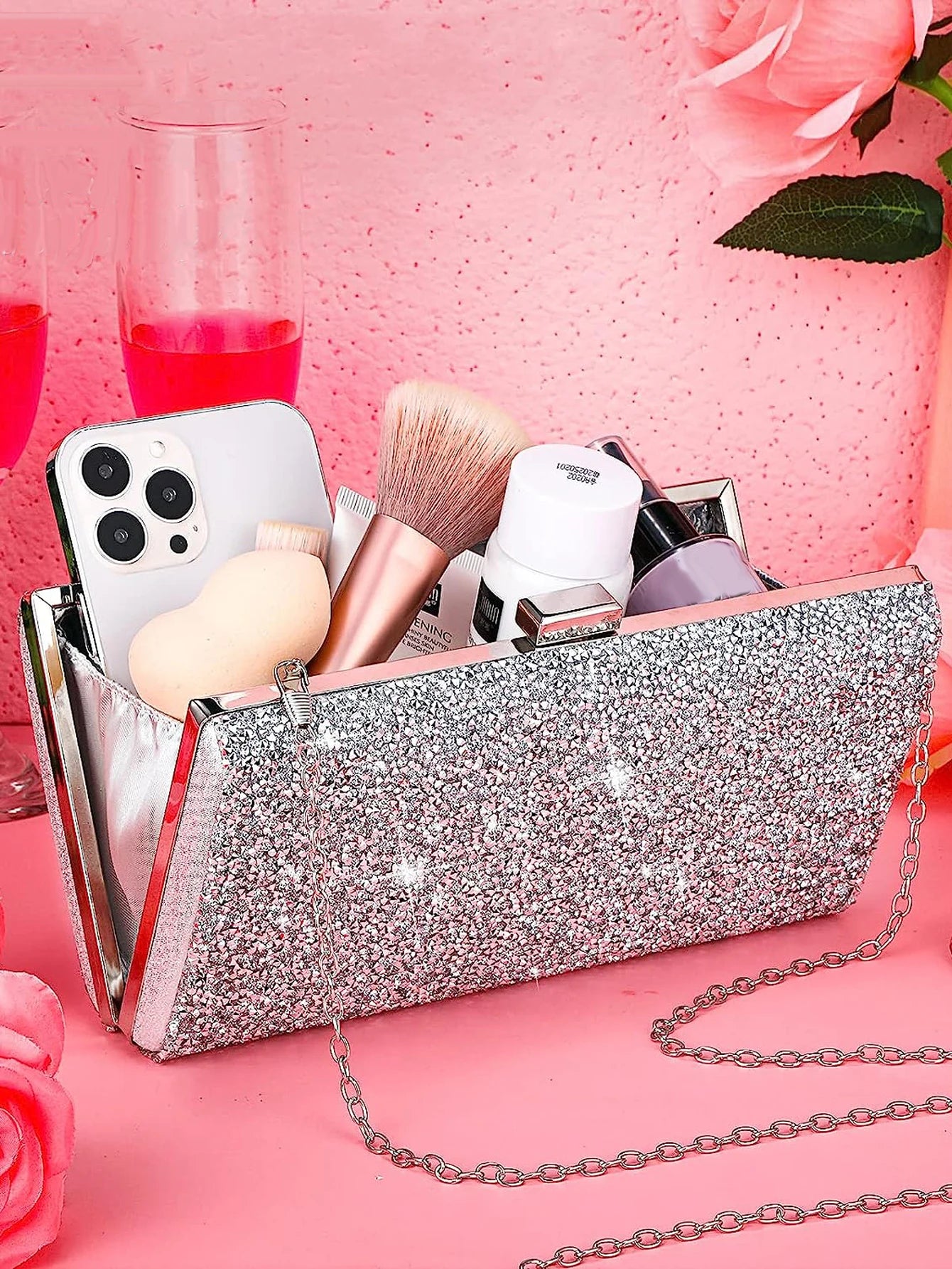 Pochette argentee bandouliere ouverte