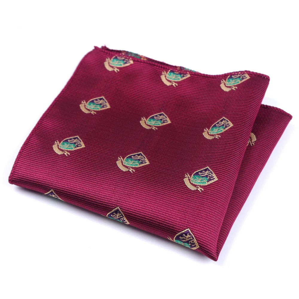 Pochette costume homme Motif écusson bleu vert sur fond rouge tissé