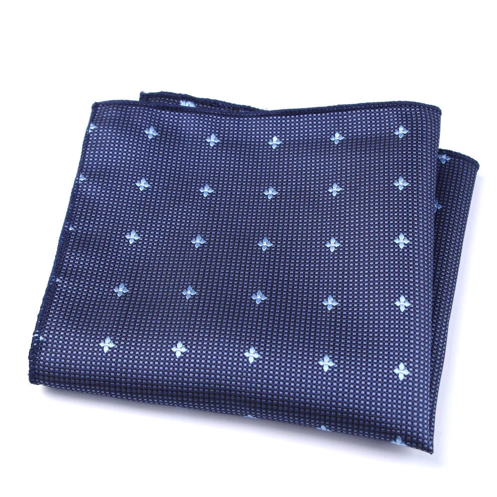 Pochette costume homme fleur de lys bleu ciel sur fond bleu tissé