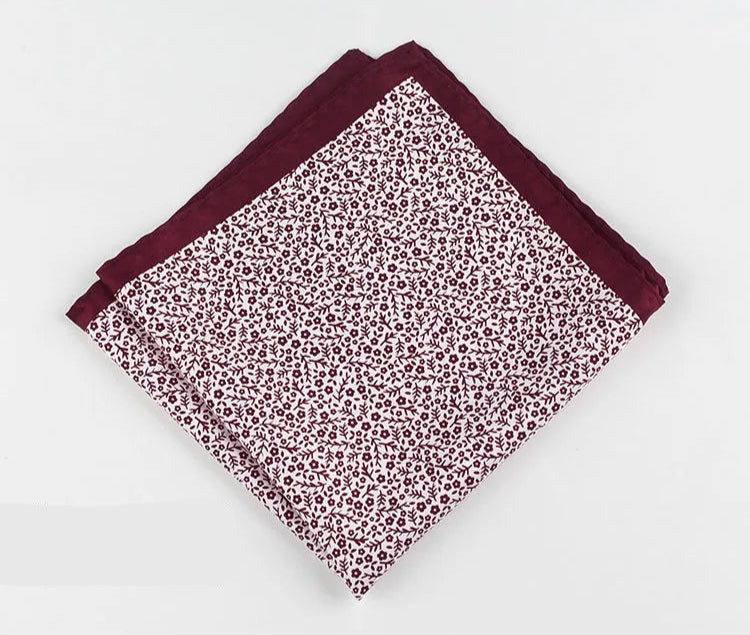 Pochette costumes fond blanc et petites fleurs rouge brique 