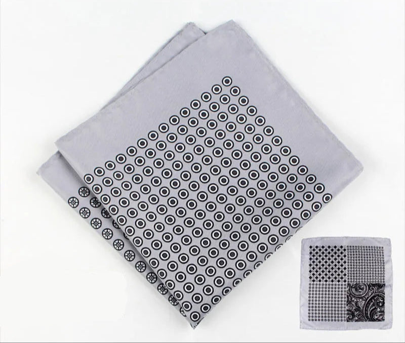 Pochette costumes fond blanc motif ronds noirs