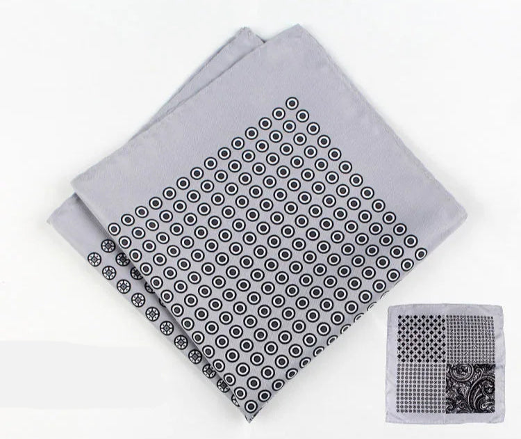 Pochette costumes fond blanc motif ronds noirs