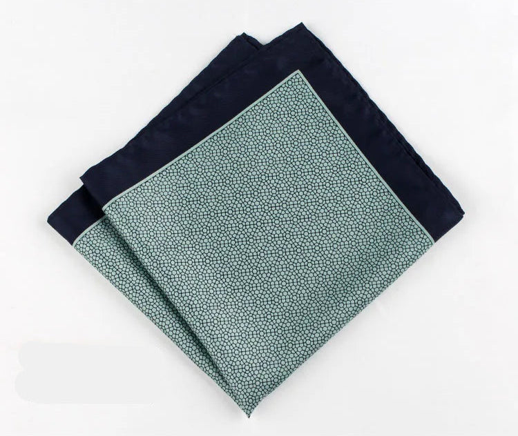 Pochette costumes fond vert, motifs geometriques noirs