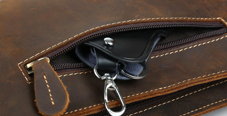 Pochette cuir veritable  dragonne poche exterieure