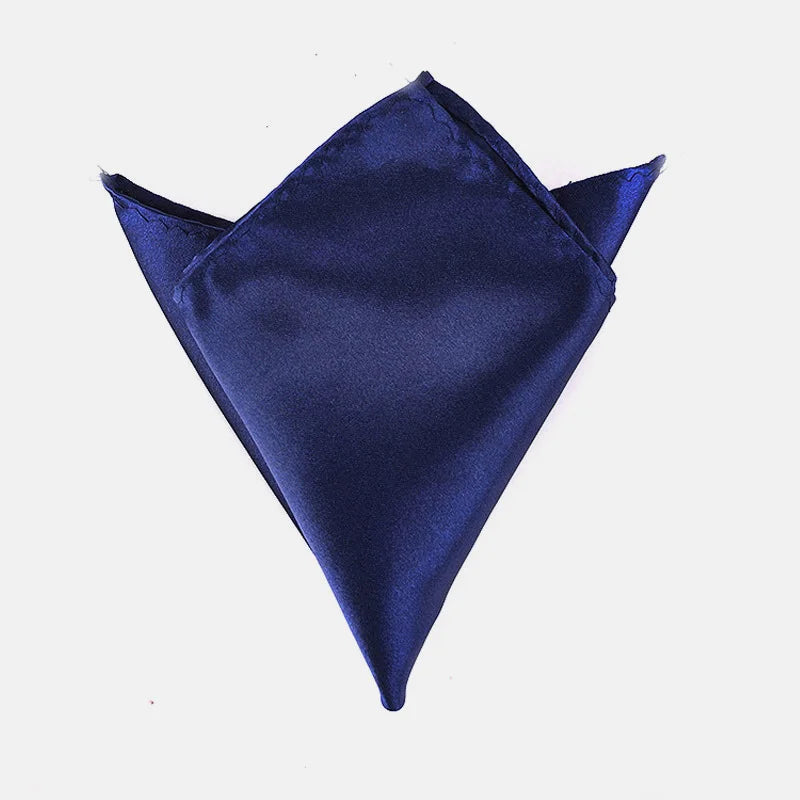 Pochette dans costume bleu marine