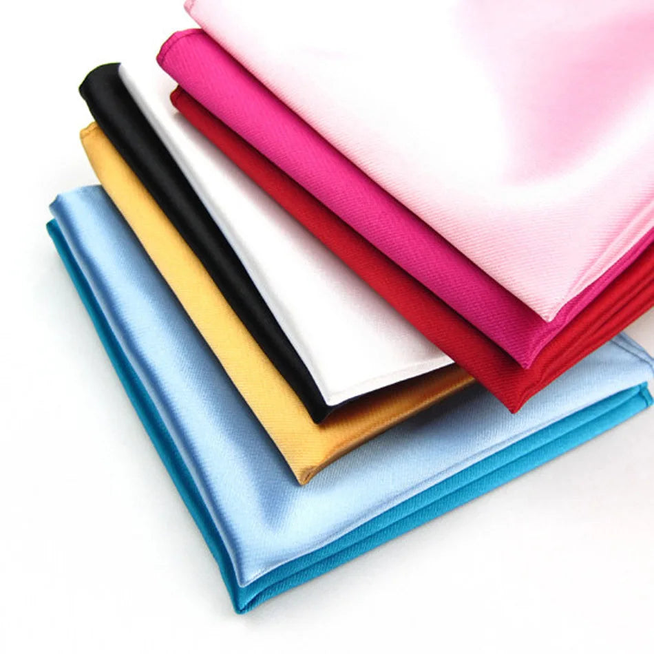 Pochette dans costume couleurs unies