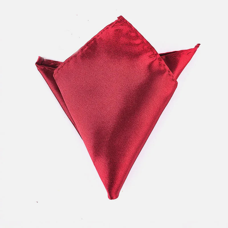 Pochette dans costume rouge carmin