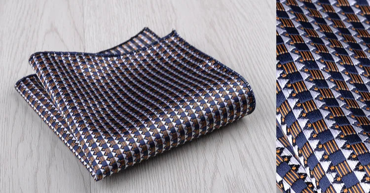 Pochette de costume beige blanc et bleu nuit