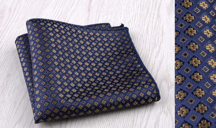 Pochette de costume bleu carreaux or