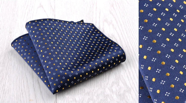 Pochette de costume bleu nuit et points or et blanc