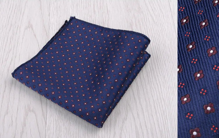 Pochette de costume bleu nuit et points rouge blanc