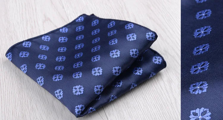 Pochette de costume  bleu nuit et rosace bleu clair