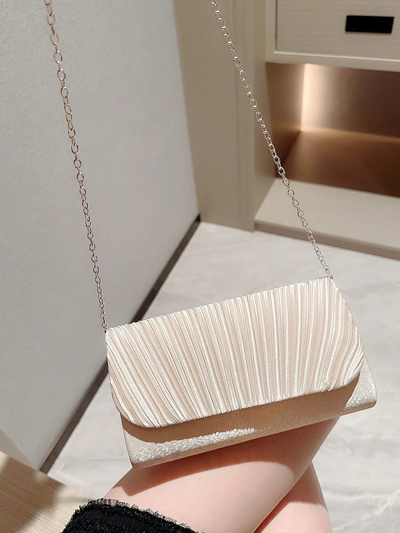 Pochette du soir luxe Champagne visuel chainette bandoulière