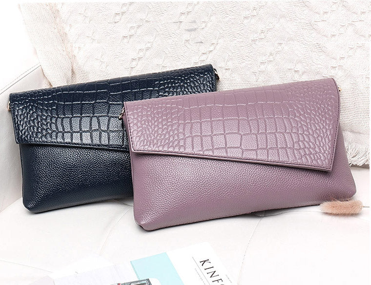 Pochette en cuir femme bandouliere  noire et  violine
