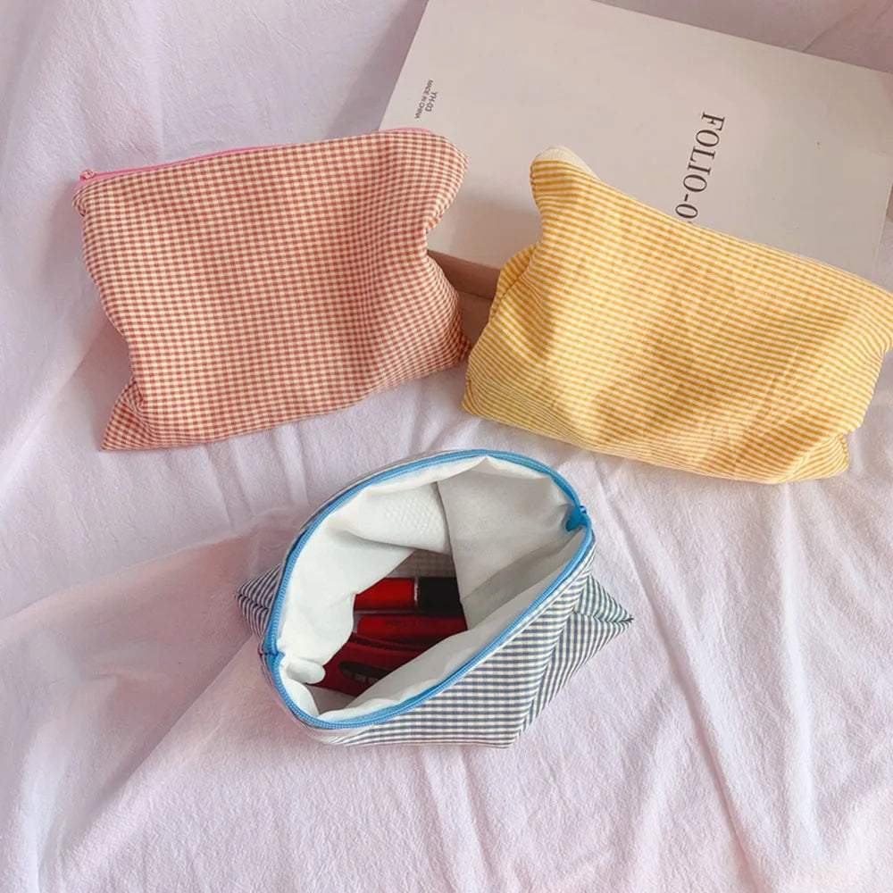 Pochette en tissu zippée vichy visuel bleu rose jaune  