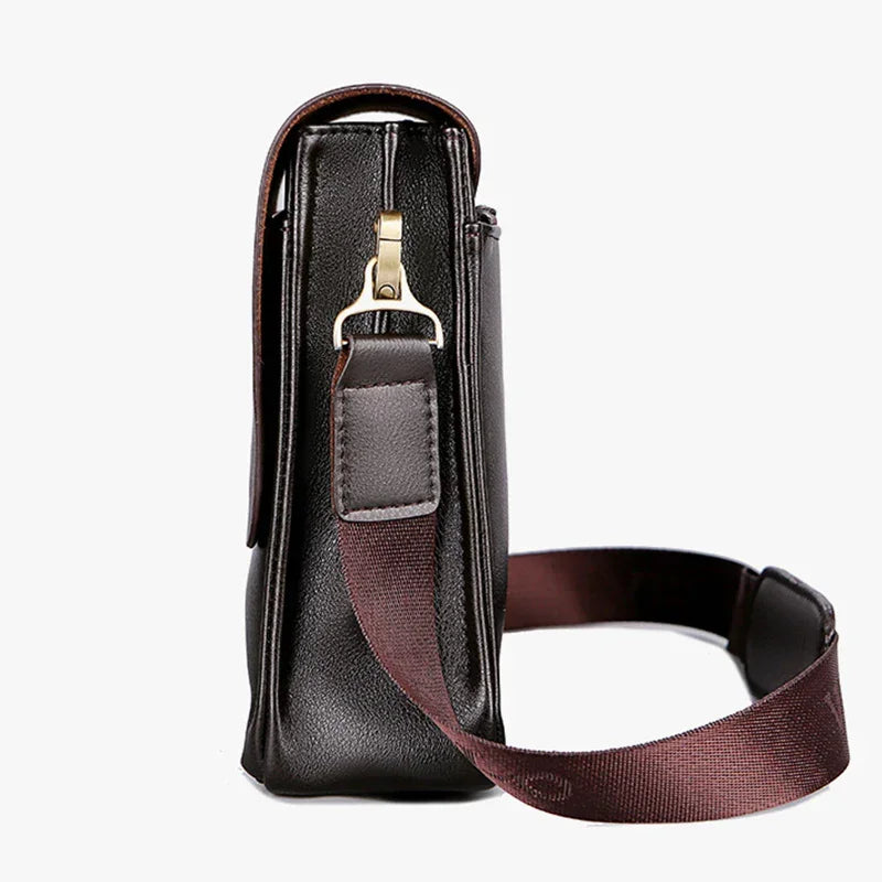 Pochette homme bandoulière visuel coté