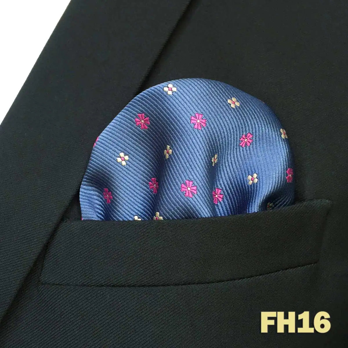 Pochette homme costume fond bleu ardoise motif fleurs rose et blanches