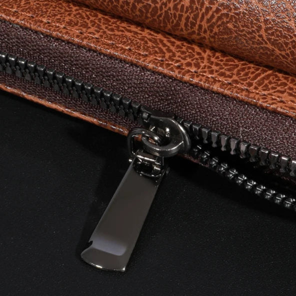Pochette homme fauve détail fermeture éclair robuste  