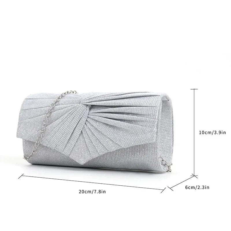 Pochette luxe soiree argent avec bandouliere chainette dimensions 