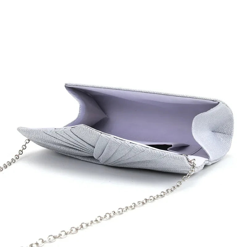 Pochette luxe soiree argent ouverte avec bandouliere chainette 
