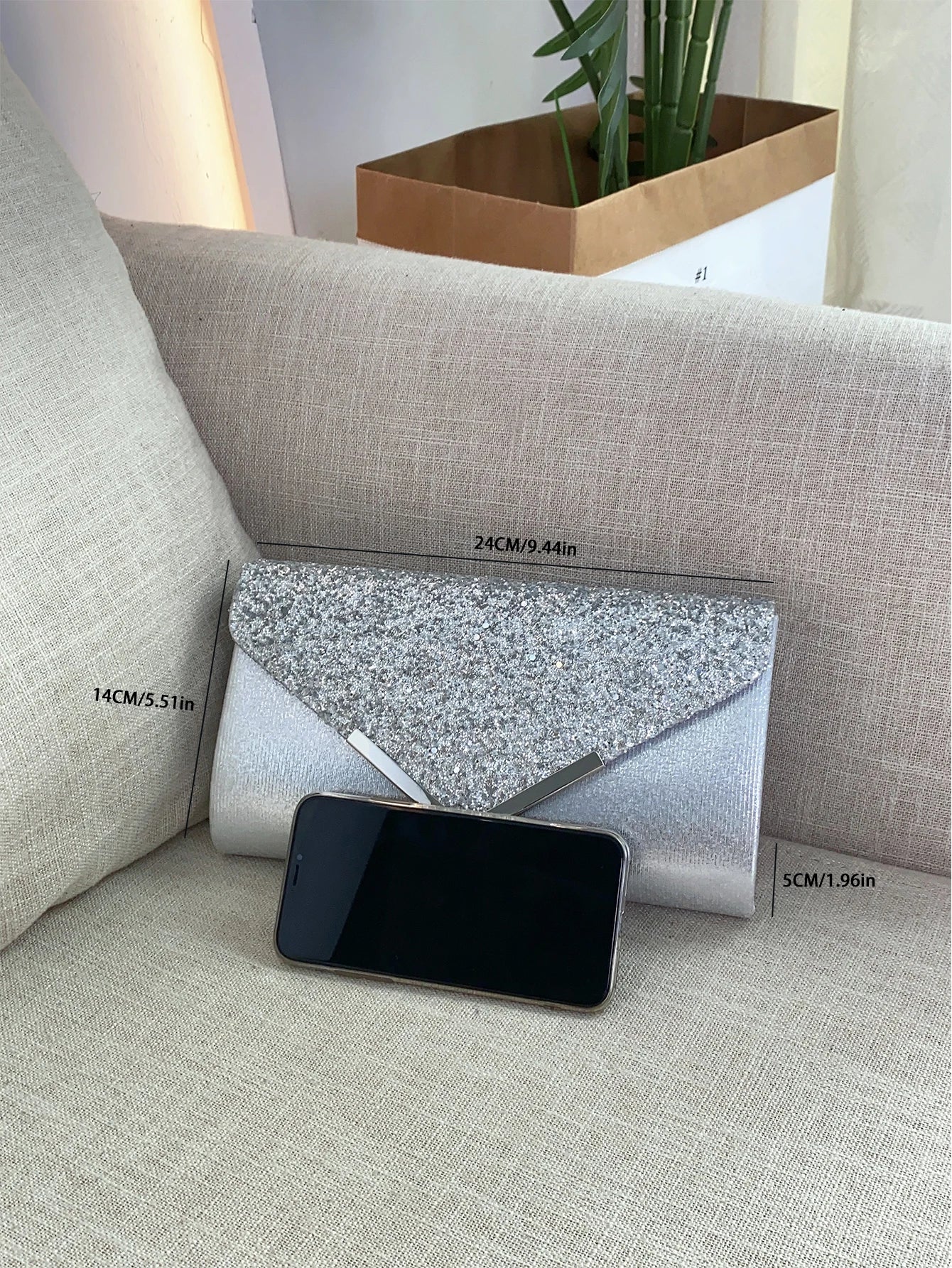 Pochette mariage femme luxe chic classe argent paillettes proportion