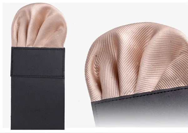 Pochette pour costume pre-pliee arrondie champagne rose points blancs