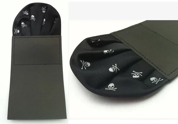 Pochette pour costume pre-pliee arrondie noire tetes de mort blanches