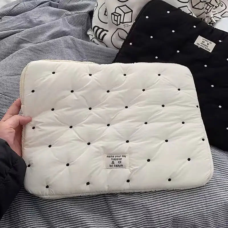Pochette pour tablette  molleton coloris  blanc motif capiton