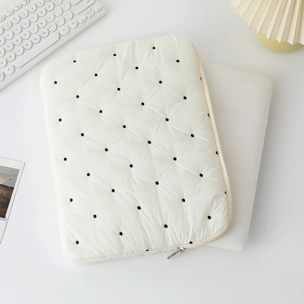 Pochette pour tablette  molleton visuel coloris  blanc motif capiton