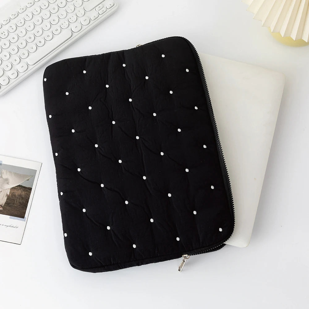 Pochette pour tablette  molleton visuel coloris  noir motif capiton