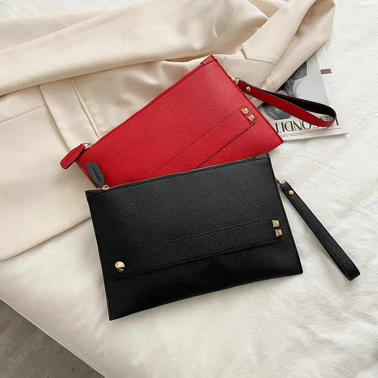 Pochette sac sangle porte main et dragonne  noir ou rouge