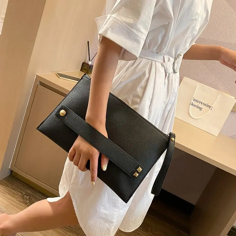 Pochette sac sangle porte main et dragonne noire