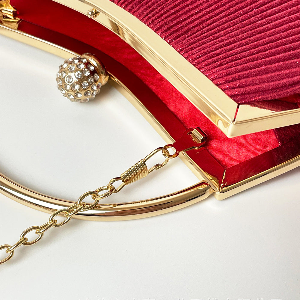 Pochette soirée lady luxe   plissée satin  détail mousqueton bandoulière chainette 