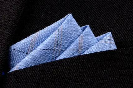 Pochette costume bleu ciel éclatant