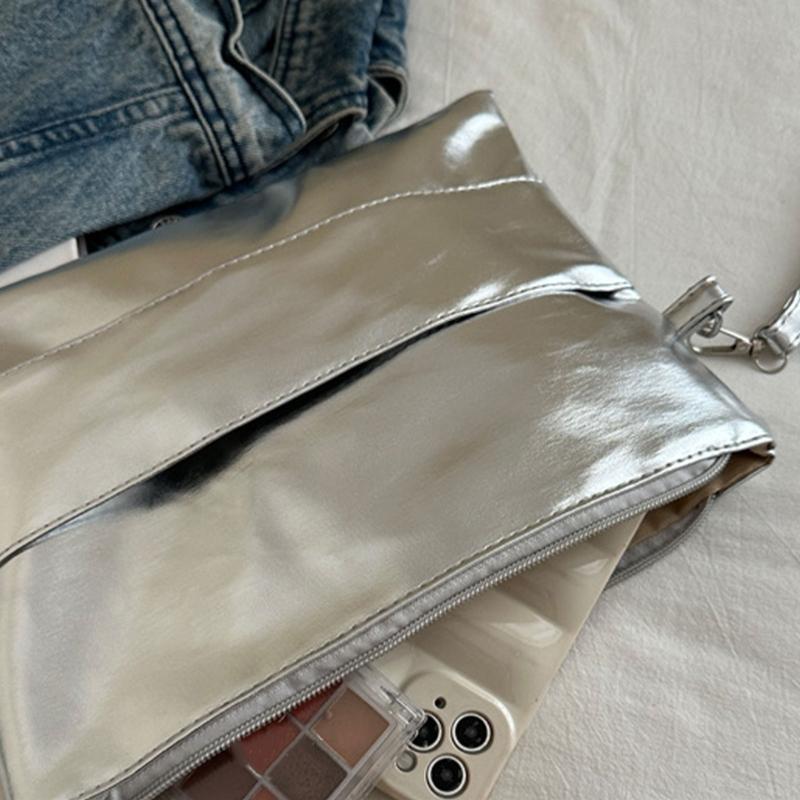 Sac et pochette brillante
