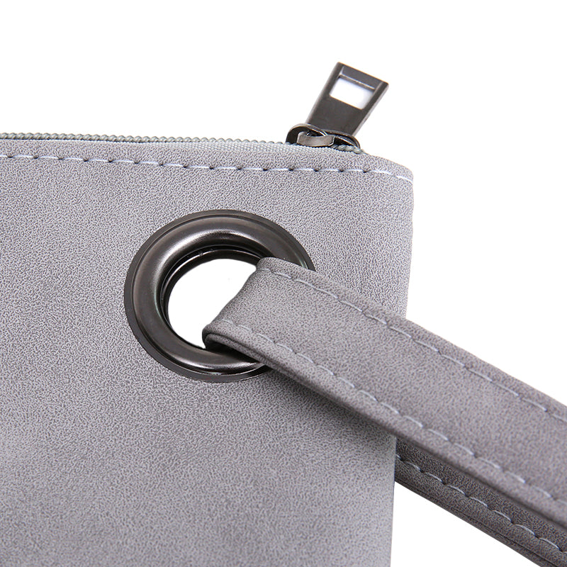 Sac pochette femme effet cuir dragonne détail