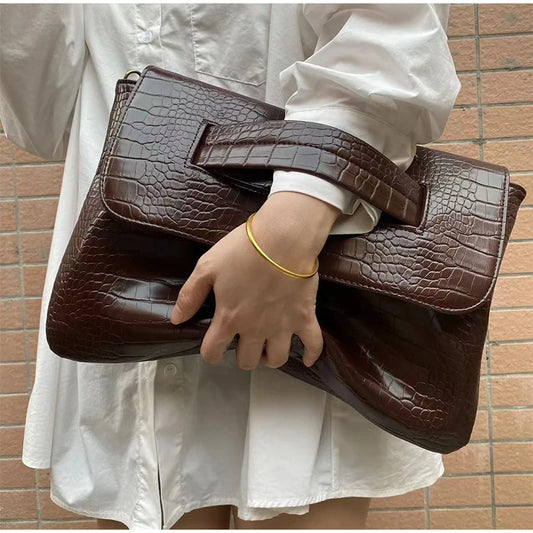 Sacs pochettes effet croco 